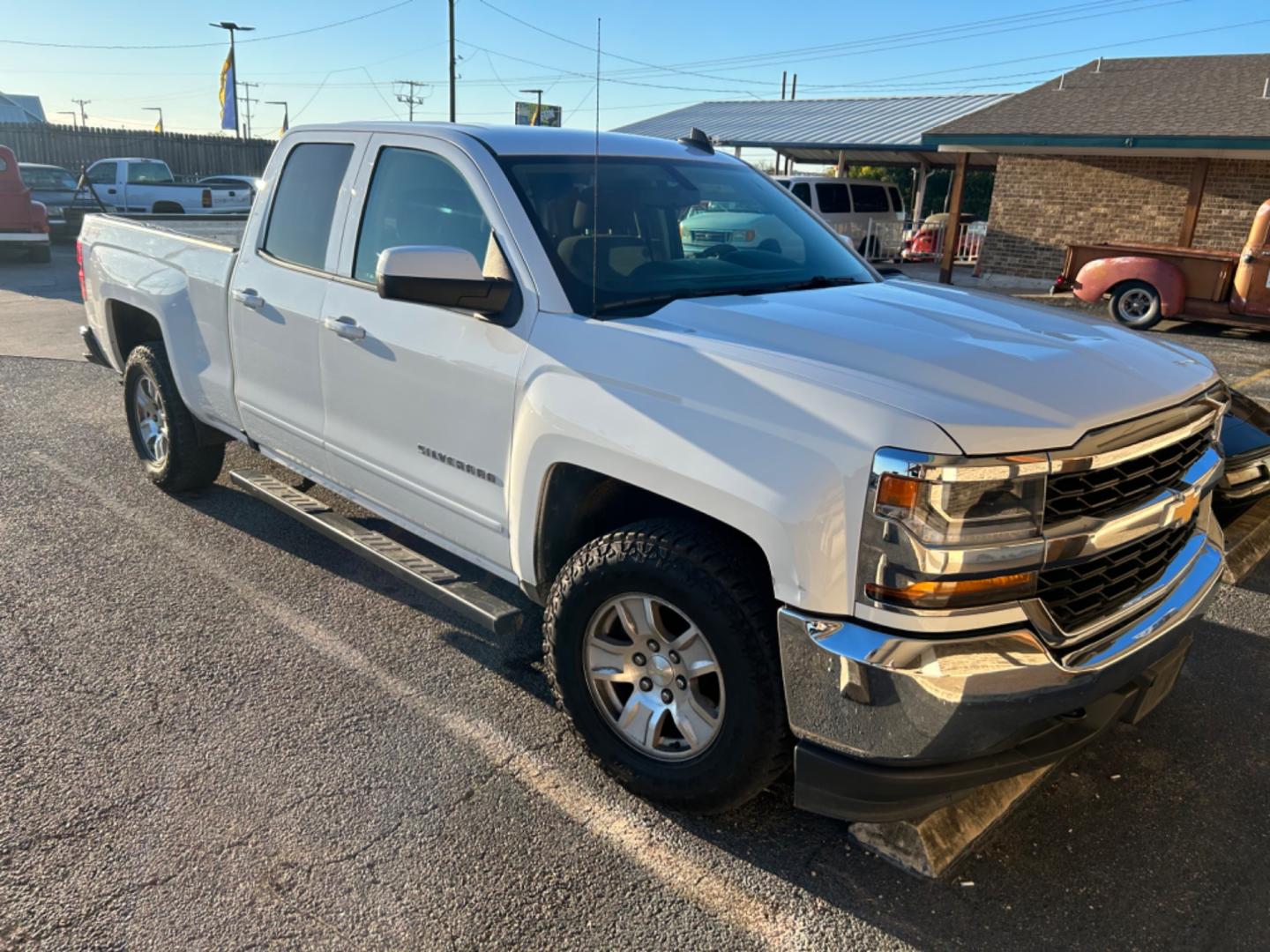 2019 White Chevrolet Silverado 1500 Work Truck Double Cab 4WD (2GCVKPEC2K1) with an 5.3L V8 OHV 16V engine, 6A transmission, located at 1687 Business 35 S, New Braunfels, TX, 78130, (830) 625-7159, 29.655487, -98.051491 - Photo#1